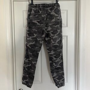 American Eagle Outfitters Women's Gray Camouflage Joggers